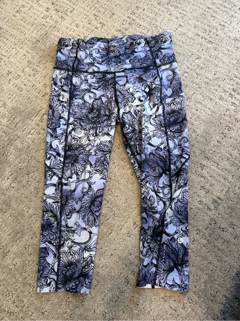 Lululemon fast and free size 8 highRise Capri Leggings